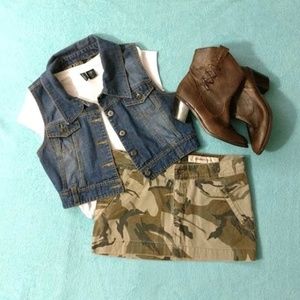 *3for$20*CAMO print denim skirt, Size 9